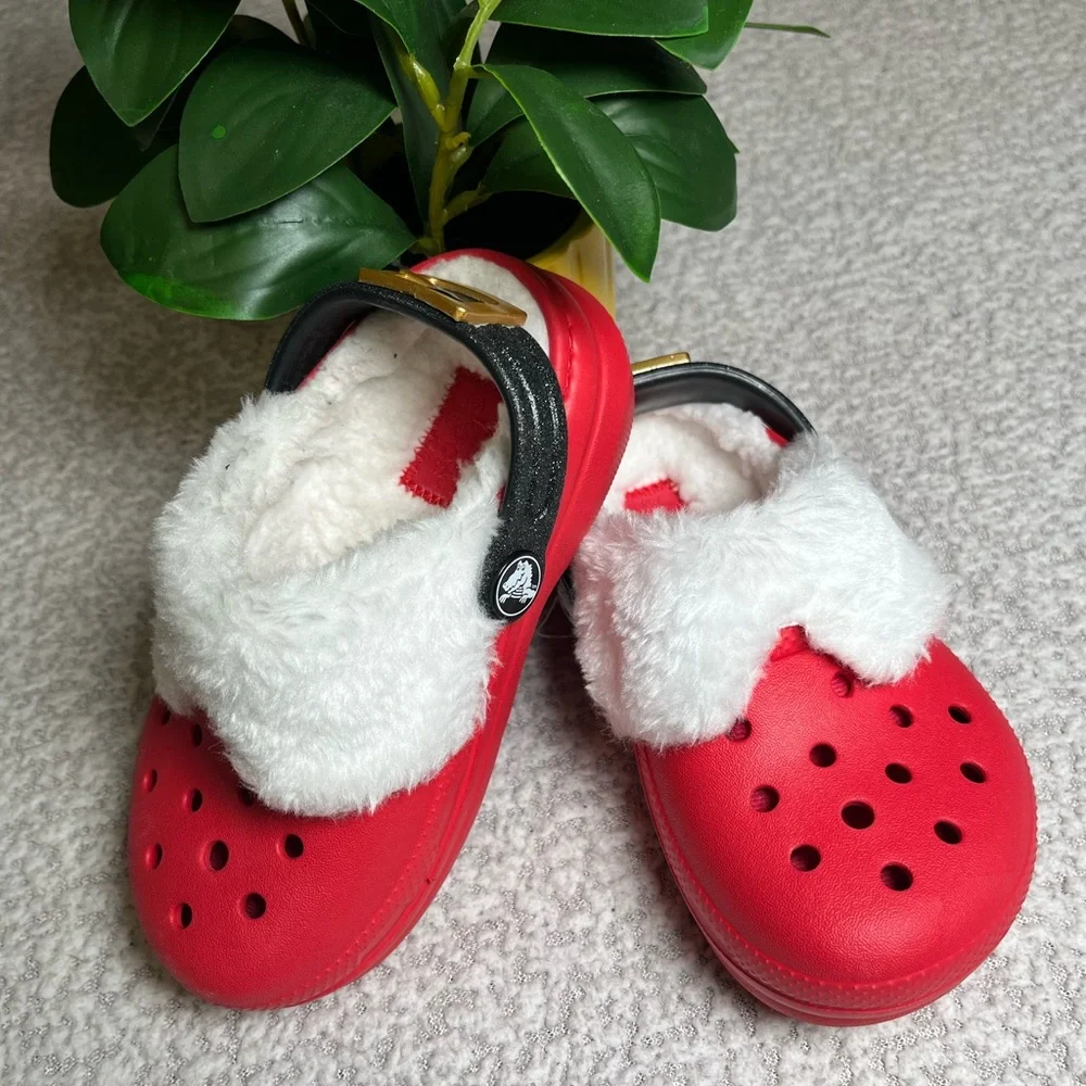 NWT Crocs Kids C9 Classic Lined Holiday Santa Clog Red Buckle Back Strap